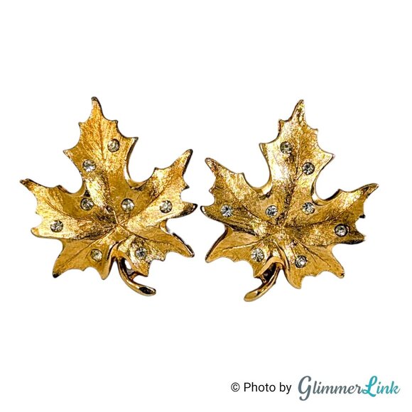 Vintage Sarah Coventry Maple Leaf Rhinestone Gold Tone Clip On Earrings - Picture 1 of 9